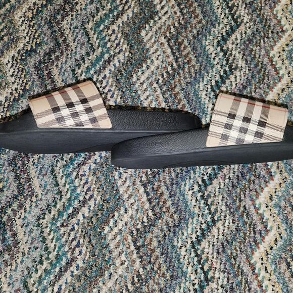 Burberry Men's Black and Tan Slides - Picture 6 of 8